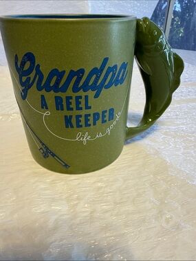 Hallmark Life is Good Grandpa A Reel Keeper Fish Handle Mug 16oz green blue NWOT
